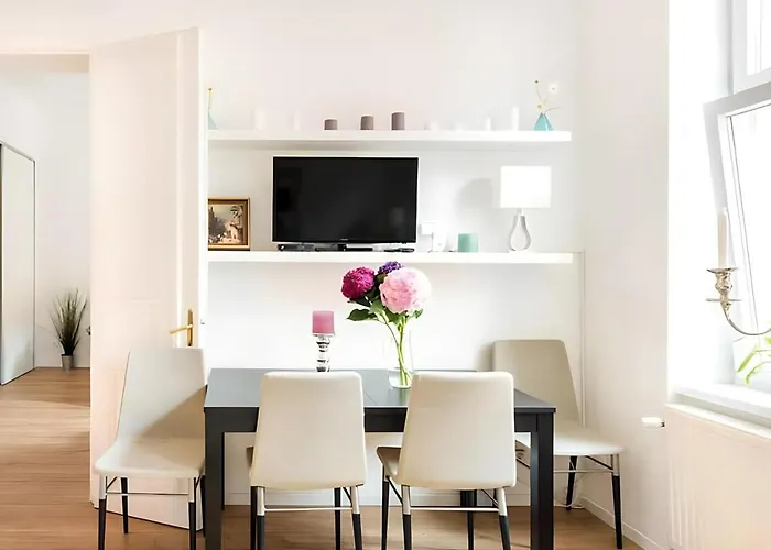 Near Center - Danube Canal - Long Apartment *